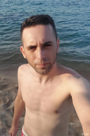 Xtudr - IntrovertitPas92: I need a dominant guy, with character, a bit of a bastard, and, deep down, tender.
Yes, a bastard and tender, bein...