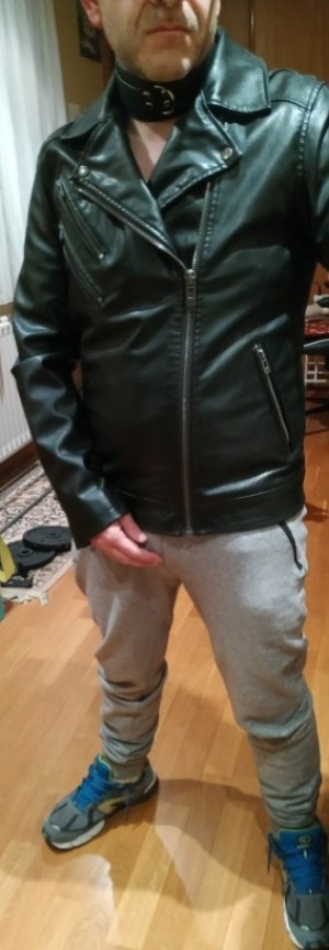 Xtudr - Guaka: Hola. Me gusta hombres jóvenes, los suspensorios, los dildos, los arneses y la ropa de cuero negro.