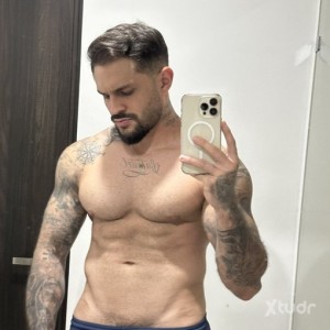 Xtudr - williams12: 
I’m a dominant top and I can be bottom as well  I’m into taking control on my submissive bottoms I love nipple play lov...