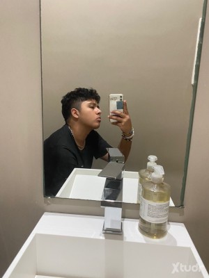 Xtudr - Bkz_s3: Soy un chico trans tengo genitales femeninos estoy algo gordito tampoco gordote 