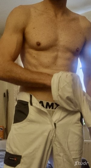 Xtudr - hungDE: Recently moved here, speaking German and English. 
Looking for real men for hot fun 