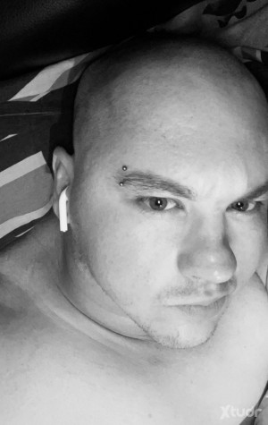 Xtudr - looking69: Slut from down under looking to have a little fun 