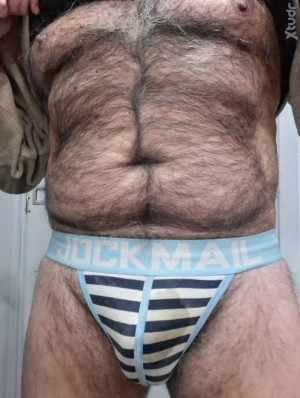 Xtudr - SSpeludo: I'M IN DONOSTI.
(I'M NOT FROM ERANDIO AND I'VE NEVER BEEN THERE BUT THIS APP INSISTS ON LOCATING ME THERE)
MASCULINE AND V...