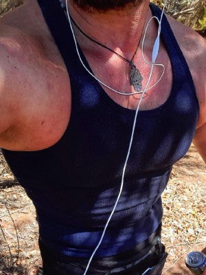 Xtudr - Sexxxxtreme: Muscular dark-haired man, lover of perversion and fun. Looking for a submissive to use and enjoy him.
