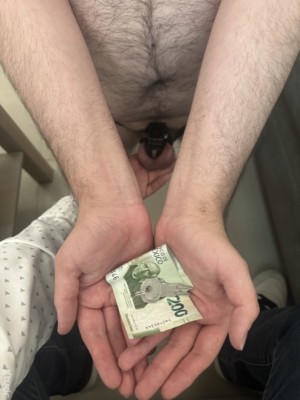 Xtudr - AmoLeafar: Más que un dominante, soy un Amo que transforma putos.
Con años de experiencia real en el BDSM, sé exactamente cómo quebr...