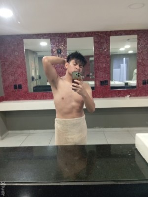 Xtudr - Spalo: I'm looking for someone to dominate me.