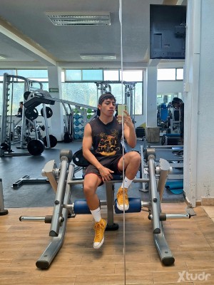 Xtudr - Osky: Hello, I'm new to this, train me and I'll please you.