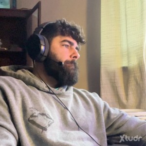 Xtudr - axlerodstewart: Just a chill gay