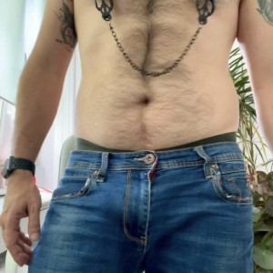 Xtudr - Hermon: Have good times, with people of my age or older, bears and hairy men are welcome.