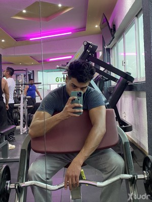 Xtudr - macho4macho: 27 años, discreto, rol neutro.
Nada como fajar y echar morbo entre cabrones, echar chela en pelotas, paja mutua, espada...