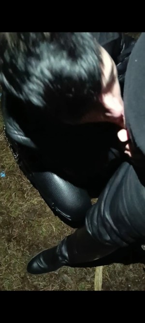 Xtudr - Cuero-Boot: Lover of boots and leather gloves, and latex, looking for similar.