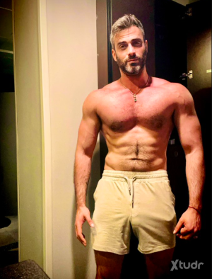 Xtudr - DaddyDOMXL: Daddy with a furnished mind and clear things.
Big penis that will make you want to stay but it will be my mind and attit...