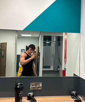 Xtudr - Paul12: I’m into gay escort and custom video making 