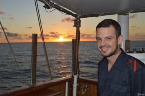 Xtudr - knees: novato buscando primer amo real 