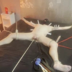 Xtudr - Bulgecbt: Slave, submissive, XL, strong, few limits. Strings, sales, CBT, poppers... The rest can be talked about