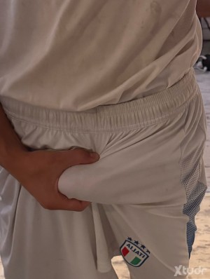 Xtudr - Gxmberro: Look, I'm not one of those who beats around the bush. My body is proof that I don't give up easily, you understand? Each m...