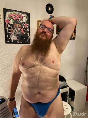 Xtudr - dani[ ]: I'm a person with a very good vibe and a well-furnished head, very optimistic and eager to know what's good, because this l...