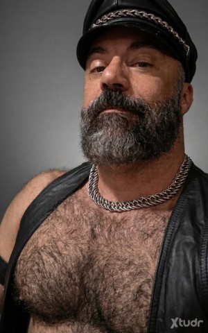 Xtudr - travieso33: pues soy  gordete , wapoo , morboso , busco amos , sumiso , perretes , exclavos que me regalen cosas o zapas nuevas 