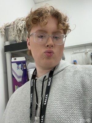 Xtudr - bottom_boi05: looking for a good time
