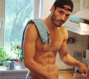 Xtudr - Serviciodomesticosum: Limpio casas y cocino por horas. No soy el de la foto. Muy sumiso con pocos límites Telegram: @buscosadico