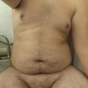 Xtudr - oso-gordito22: Oso gordito con ganas de polla, de que me coman los pezones y de que me hagan correr sin tocarme.