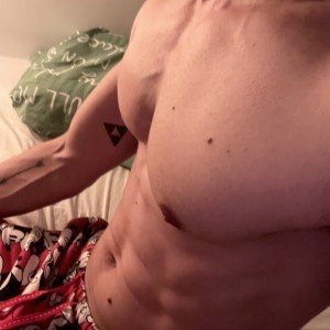 Xtudr - Sumisototall: True submissive seeking true dominant and possessive. No hustlers, no people looking for money.