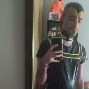 Xtudr - AitorM: I don't have a place, but I have some material. I'm Switch, I like to dominate and be dominated. I also like being a domesti...