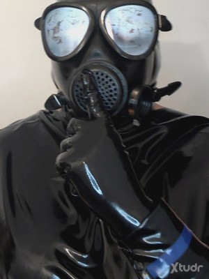 Xtudr - rubberstiefel: 49, Madrid. Busco hombre activo, con buen rollo, morbo. No busco necesariamente ni amo ni esclavo, prefiero conocer g...