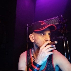 Xtudr - RX300: Male, with lust, vice and endurance for good gagging sessions. 4.20