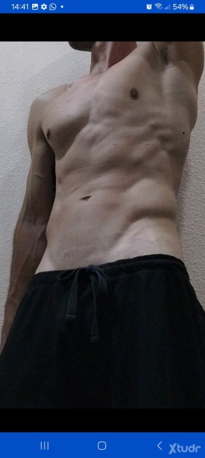 Xtudr - Pablovilla: Amo HETERO!!!!!
-Me encanta el trampling, y el fetichismo de pies, escupir,humillación,facesitting etc....
-todo consens...