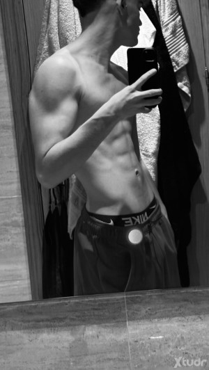 Xtudr - amocashh: I'm looking for rich sluts who know how to serve their dominant man.