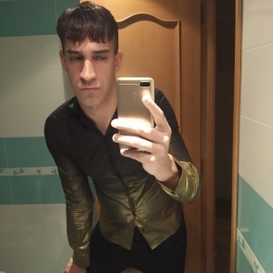 Xtudr - sergyhot27: I'm interested in very large cocks (at least 18 CM). I'm Versatile with experience, if you're only looking for Top or on...