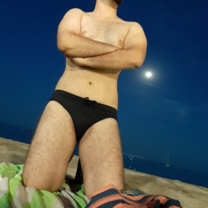 Xtudr - Morbo27mlg: Busco chicos en Málaga de 23 a 35 años obedientes y que se dejen hacer lo que yo estime.
