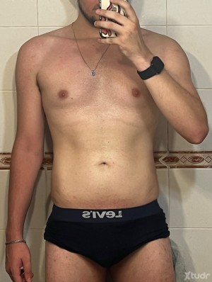 Xtudr - Pas247: Me gustan tipo cañeros, más mayores que yo, y un superplus si eres más alto que yo. Que sean sexualmente muy activos, domina...