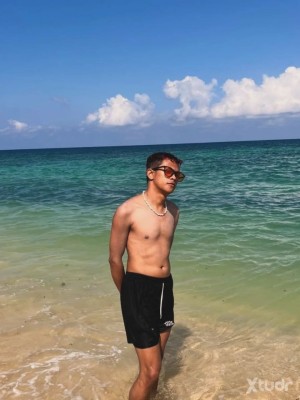 Xtudr - Elioo: Hi Masters from all Races, i am Elio your humble slave/dog/bottom/sub and urinal. Thank you!