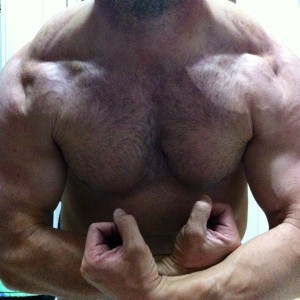 Xtudr - aguila-1: I'm into the world of muscle and sports. In sex, I'm versatile, except for being penetrated. I enjoy getting a good blowjo...