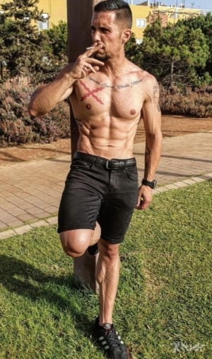 Xtudr - Cigarsmiguel: Severe dominant man looking to expand my list of submissives and share them alone or in an orgy with a theme.