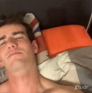 Xtudr - Jj2304: I'm really into feet and I'm looking for a slutty male.