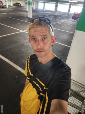 Xtudr - gaysmkr39: Tranquilo tío, buscando charlas, amigos, nuevo por aquí explorándolo. Fumo y bebo también. La sección de perversiones sol...