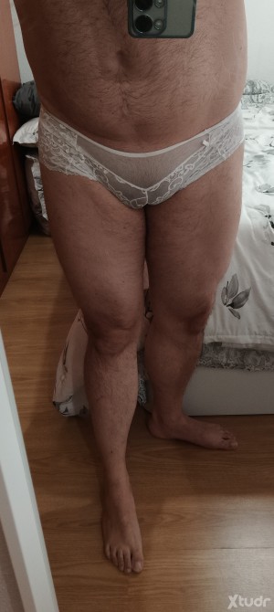Xtudr - Tu_Zorra: Busco un hombre maduro que me use y abuse. Me encanta ser una zorrita y vestir lencería muy sexy... Vas a jugar conmigo?
