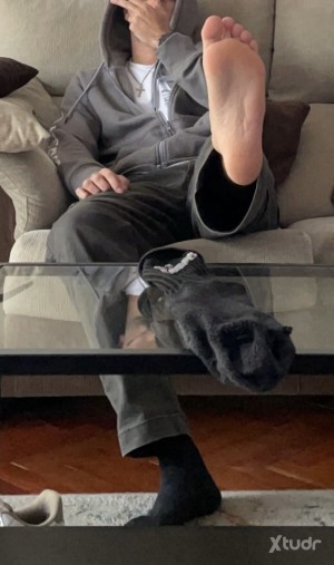 Xtudr - pagafantas: I'm looking for a dominant man to serve with tasks, errands, shopping, and cleaning. To be a footrest and obey, while he...