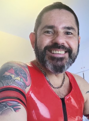 Xtudr - ChesterBcn: New to this application, eager to meet new people