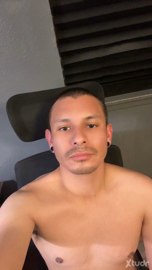 Xtudr - urdadismyride: Looking for older daddies and bears! Sub here and down for anything 