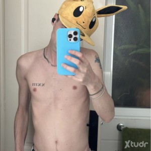 Xtudr - ZombieBoy: I'm looking for a dominant top with attitude 👌🏻