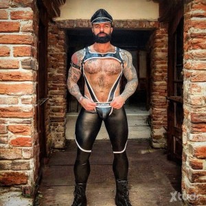 Xtudr - masterdan08251: Esclavo listo para que lo use yo