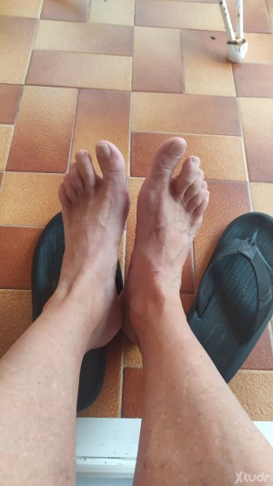 Xtudr - sumsopies: Sumiso. Te como los pies, me los restriegas por donde quieras. Como culo, rabo, lo que ordenes. También para juegos con o...