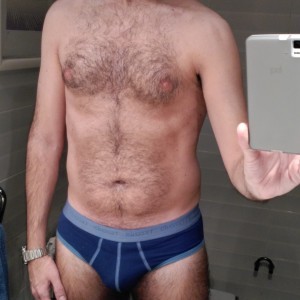 Xtudr - kamykaze: Thin, dark-haired, with trimmed pubic hair. I like perversion. Cam to cam.