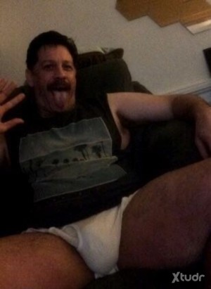 Xtudr - stunghud: Hey there! Casual guy … Italian/ Swiss , Capricorn, year of the dog 