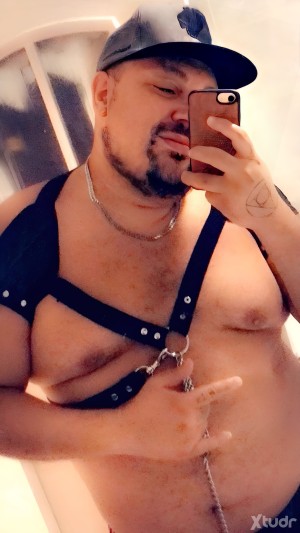 Xtudr - Mike83: Oso dominante, guarro y morboso en busca de niñato sumiso para 24/7. Un esclavo que se amolde a mi 100%, te uso como WC, tu ...
