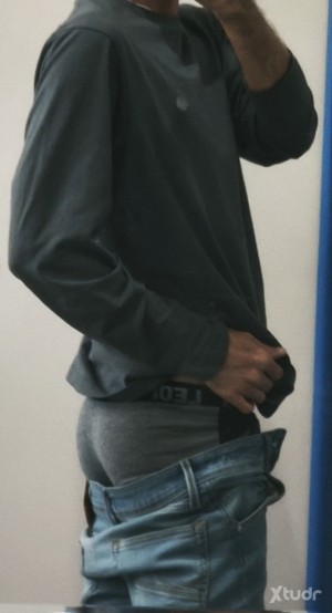 Xtudr - Jose69000: 28M, naturally hairy, open to proposals, I like tickles.